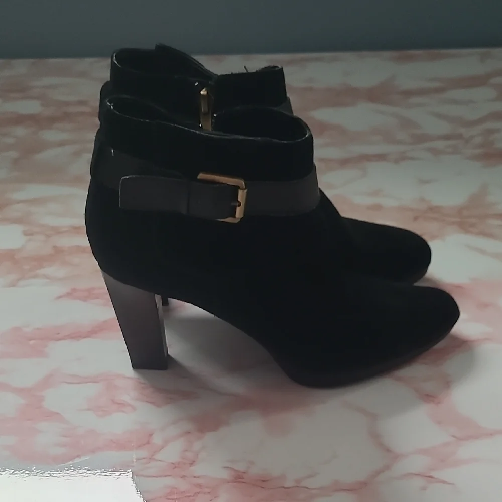EUC Franco Sarto Idrina Black Suede Ankle Boots Gold Straps Sz 7.5M